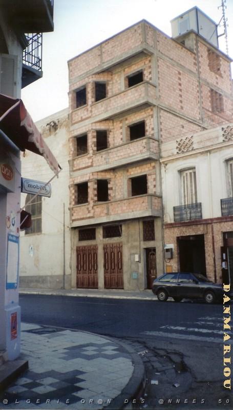 ORAN 10 2005 058 PETITE MAISON DE MME AMSELEM  FACE AU 101 DE LA RUE DE MOSTA.JPG